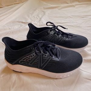 NEW BALANCE black/white fresh foam beacon running shoes